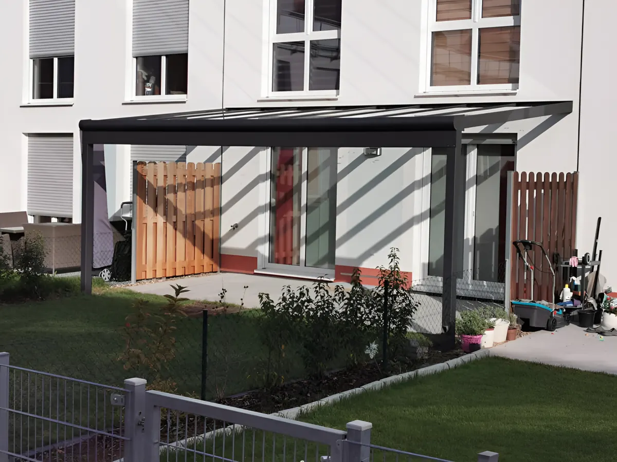 Aluminium-Terrassenüberdachung mit Glasdach – Bärike Rund ums Haus